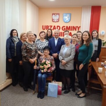 Pani Danuta Wiśniewska po 39 latach pracy na rzecz Gminy Łanięta przechodzi na zasłużoną emeryturę