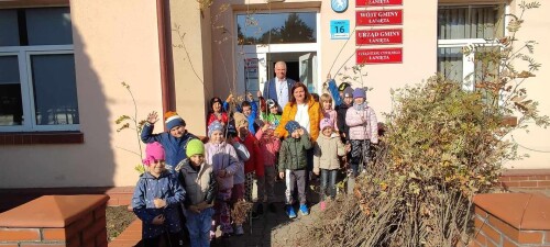 ŚWIATOWY DZIEŃ DRZEWA W GMINIE ŁANIĘTA