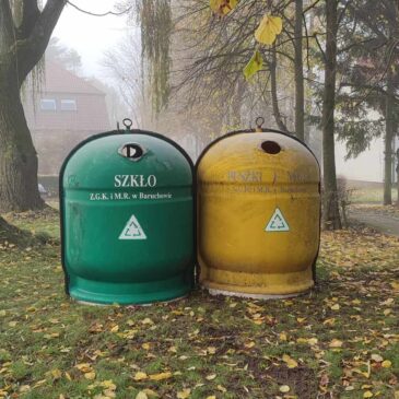 W dniu dzisiejszym, na terenie naszej Gminy, umieściliśmy  pojemniki, do których mieszkańcy mogą wrzucać segregowane odpady komunalne.
