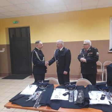 Przekazanie mundurów dla OSP w Suchodębiu
