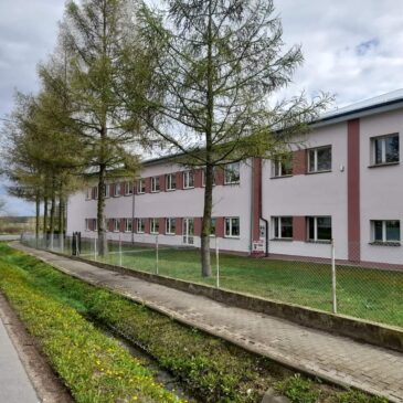 BUDYNEK SZKOŁY I PRZEDSZKOLA ZYSKAŁ NOWY I ŚWIEŻY WYGLĄD!