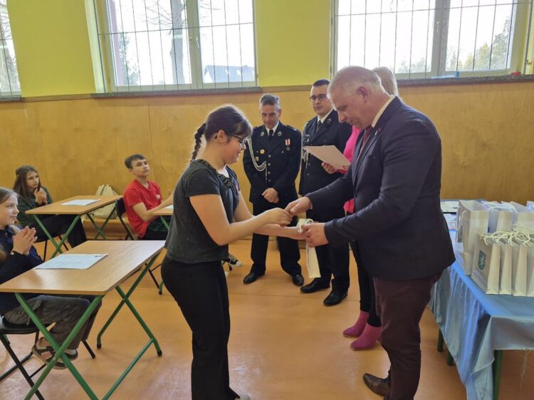 Gminny turniej wiedzy pożarniczej „ Młodzież zapobiega pożarom”
