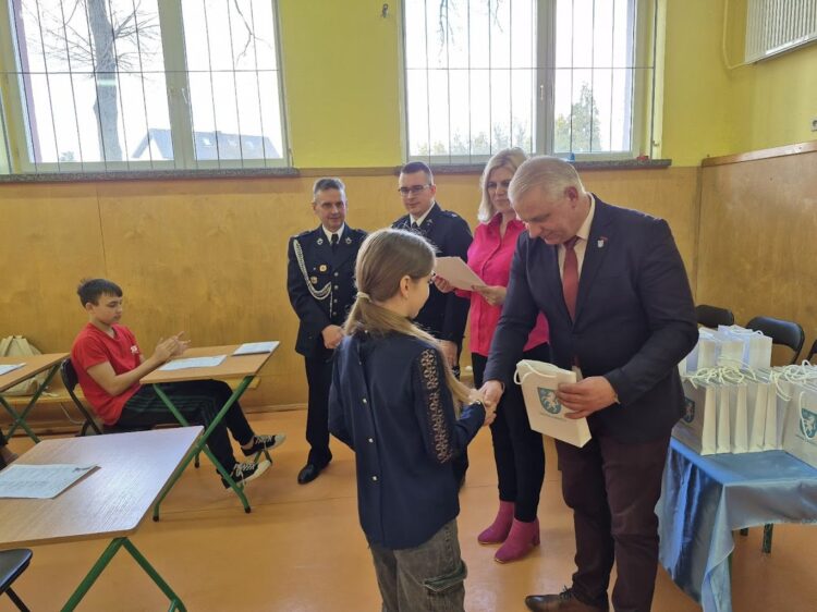 Gminny turniej wiedzy pożarniczej „ Młodzież zapobiega pożarom”