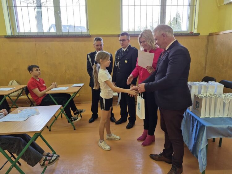 Gminny turniej wiedzy pożarniczej „ Młodzież zapobiega pożarom”