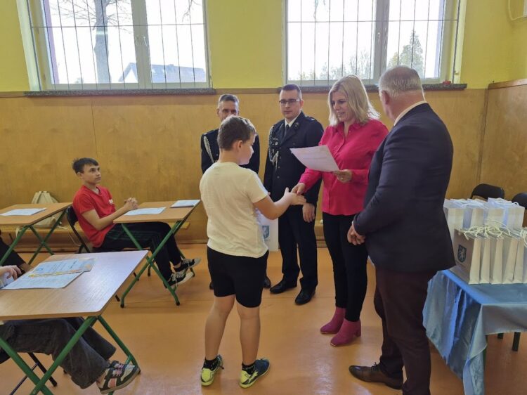Gminny turniej wiedzy pożarniczej „ Młodzież zapobiega pożarom”