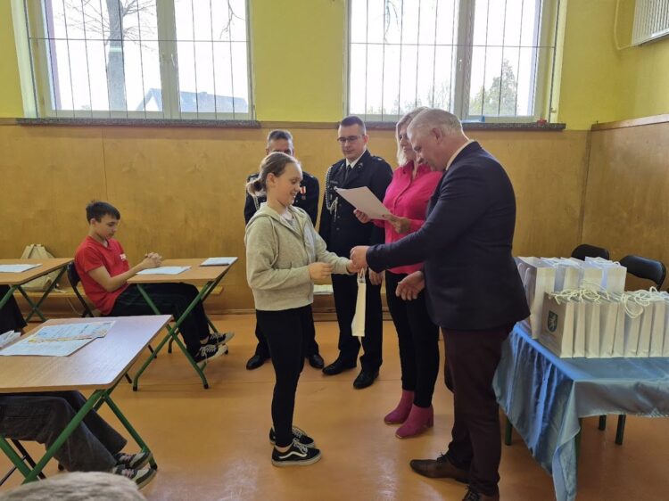Gminny turniej wiedzy pożarniczej „ Młodzież zapobiega pożarom”
