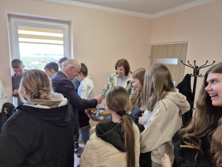 Wizyta uczniów ze Szkoły Podstawowej im. Kornela Makuszyńskiego w Łaniętach.