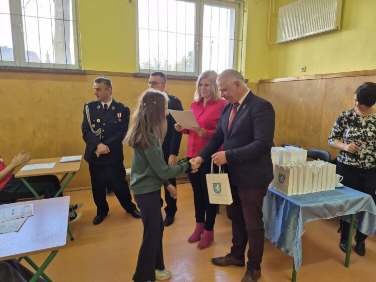 Gminny turniej wiedzy pożarniczej „ Młodzież zapobiega pożarom”