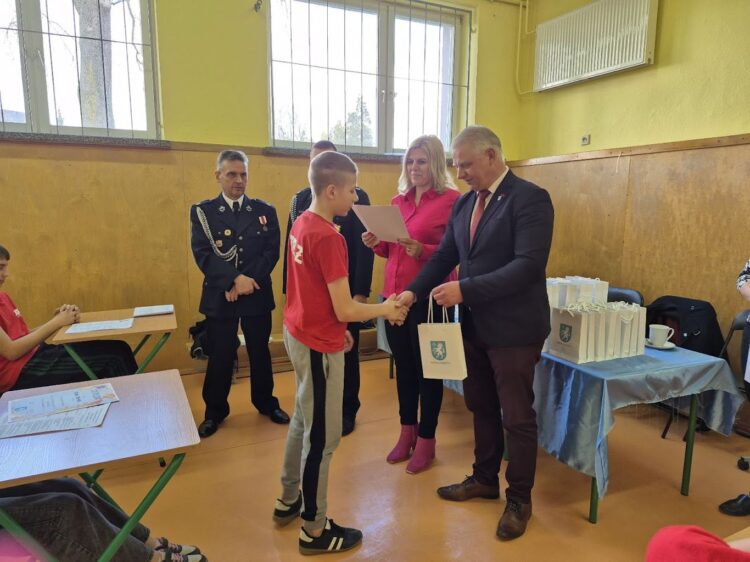 Gminny turniej wiedzy pożarniczej „ Młodzież zapobiega pożarom”