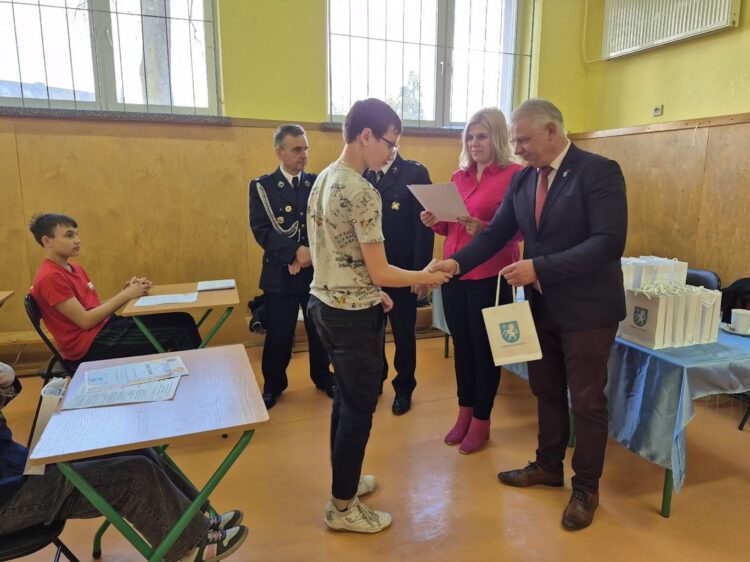 Gminny turniej wiedzy pożarniczej „ Młodzież zapobiega pożarom”