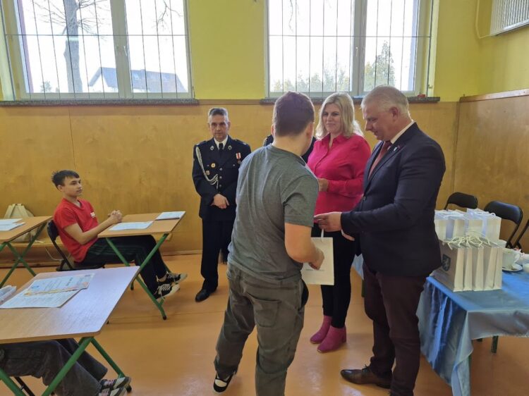Gminny turniej wiedzy pożarniczej „ Młodzież zapobiega pożarom”