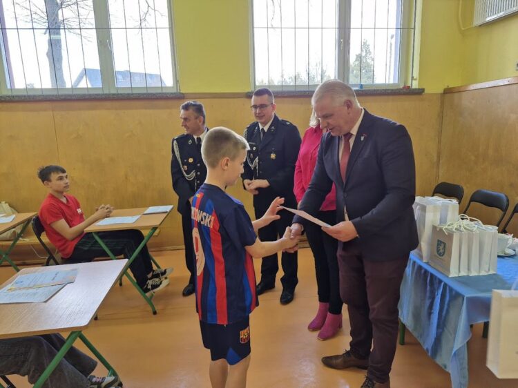 Gminny turniej wiedzy pożarniczej „ Młodzież zapobiega pożarom”