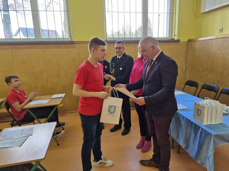 Gminny turniej wiedzy pożarniczej „ Młodzież zapobiega pożarom”