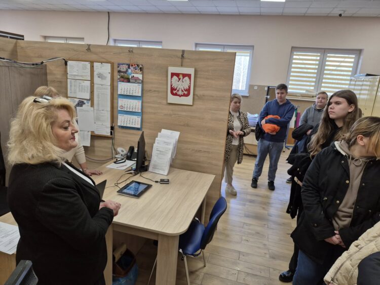 Wizyta uczniów ze Szkoły Podstawowej im. Kornela Makuszyńskiego w Łaniętach.