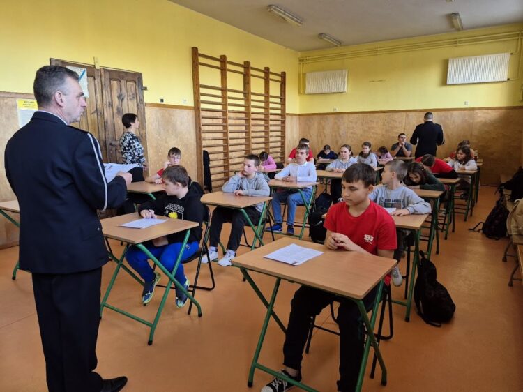 Gminny turniej wiedzy pożarniczej „ Młodzież zapobiega pożarom”