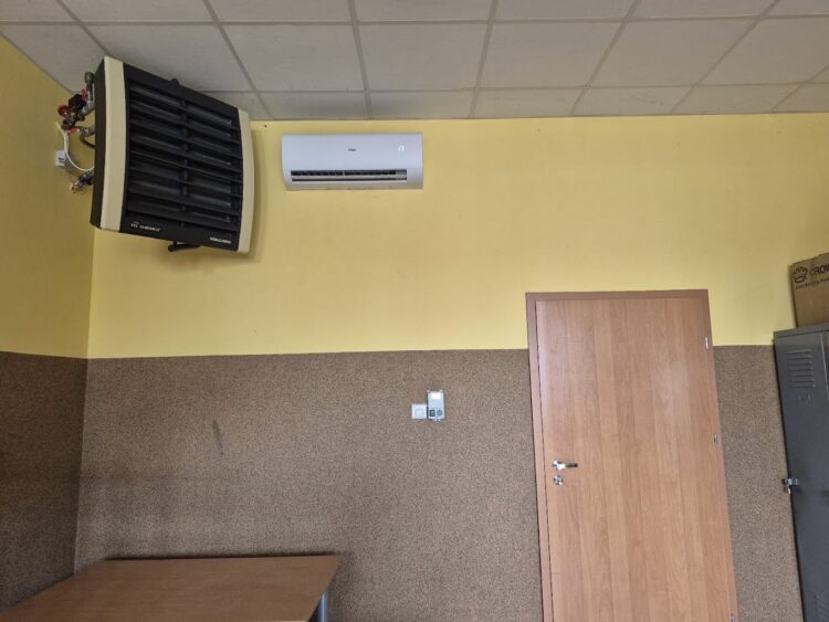  inwestycja pn. „Montaż paneli fotowoltaicznych dla oczyszczalni ścieków w Łaniętach i dla stacji uzdatniania wody Anielin-Pomarzany oraz montaż paneli fotowoltaicznych i pomp ciepła dla świetlicy wiejskiej w Suchodębiu”.