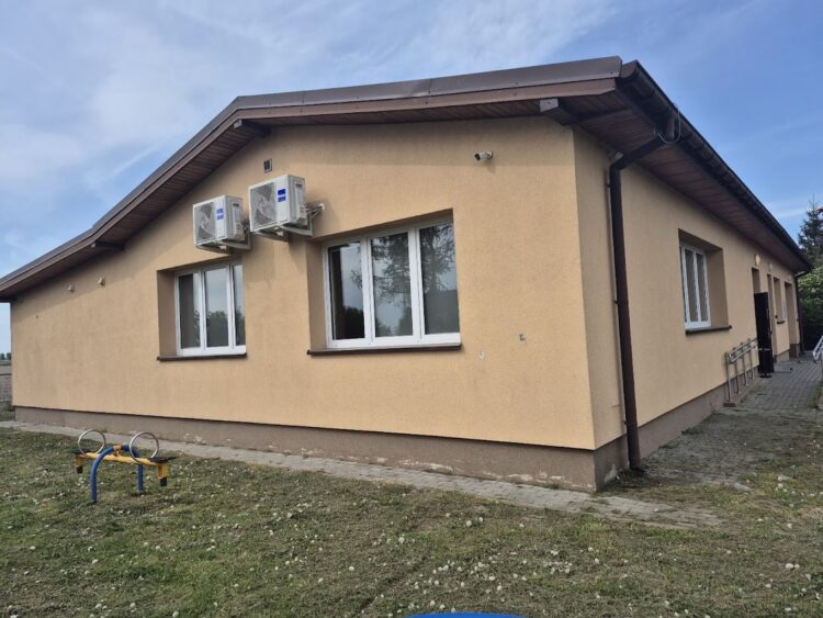  inwestycja pn. „Montaż paneli fotowoltaicznych dla oczyszczalni ścieków w Łaniętach i dla stacji uzdatniania wody Anielin-Pomarzany oraz montaż paneli fotowoltaicznych i pomp ciepła dla świetlicy wiejskiej w Suchodębiu”.
