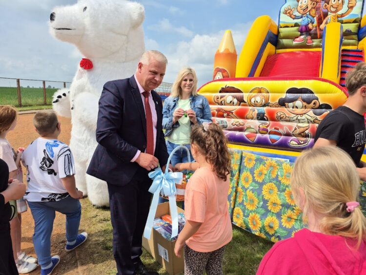 Dzień Dziecka w Szkole Podstawowej im. Kornela Makuszyńskiego w Łaniętach dzień pełen wrażeń i niespodzianek!