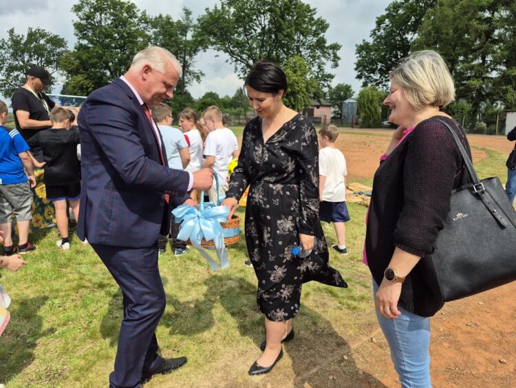 Dzień Dziecka w Szkole Podstawowej im. Kornela Makuszyńskiego w Łaniętach dzień pełen wrażeń i niespodzianek!