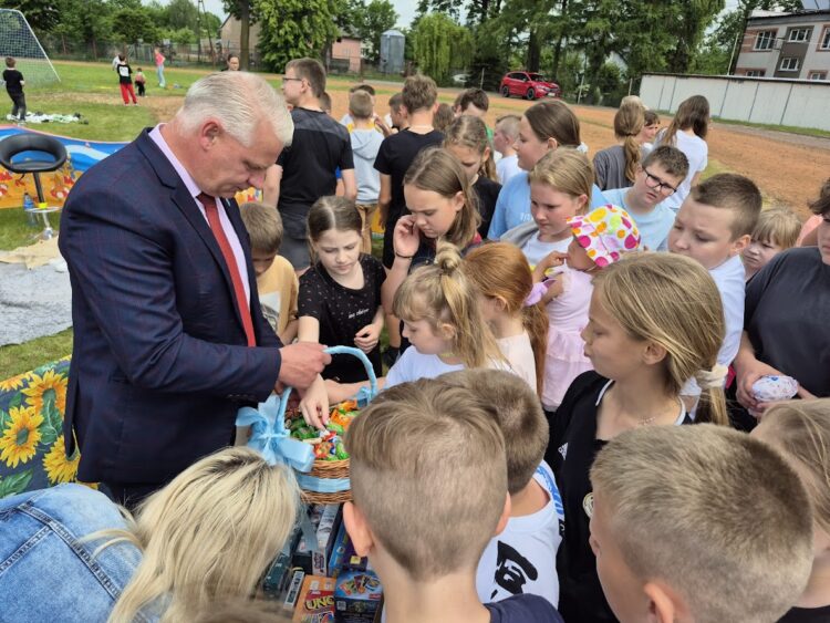 Dzień Dziecka w Szkole Podstawowej im. Kornela Makuszyńskiego w Łaniętach dzień pełen wrażeń i niespodzianek!