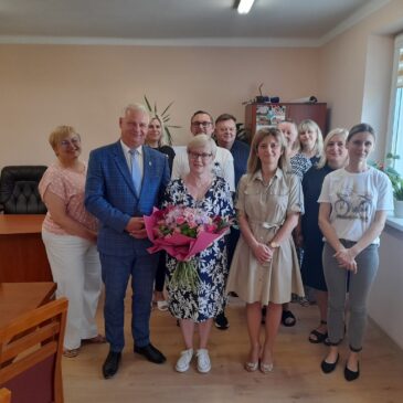 Serdecznie dziękujemy Pani Skarbnik Marzennie Olczak za wieloletnią, pełną zaangażowania pracę na rzecz Gminy Łanięta