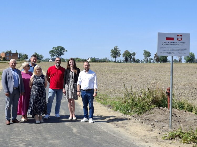 zakończona została inwestycja polegająca na przebudowie dróg gminnych Nr 102267E w miejscowości Świeciny i Wola Chruścińska, Nr 102283E w miejscowości Łanięta i 102290E w miejscowości Ryszardów.