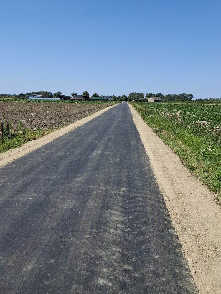 zakończona została inwestycja polegająca na przebudowie dróg gminnych Nr 102267E w miejscowości Świeciny i Wola Chruścińska, Nr 102283E w miejscowości Łanięta i 102290E w miejscowości Ryszardów.