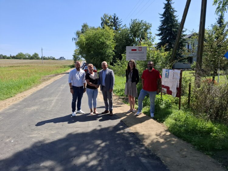 zakończona została inwestycja polegająca na przebudowie dróg gminnych Nr 102267E w miejscowości Świeciny i Wola Chruścińska, Nr 102283E w miejscowości Łanięta i 102290E w miejscowości Ryszardów.