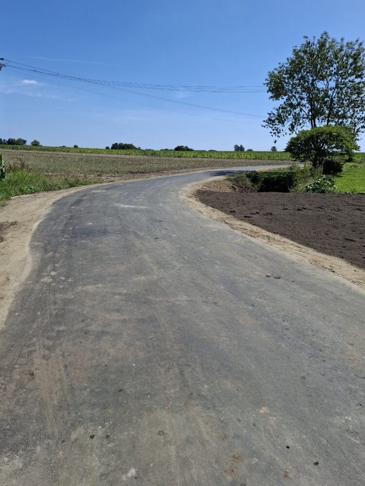 zakończona została inwestycja polegająca na przebudowie dróg gminnych Nr 102267E w miejscowości Świeciny i Wola Chruścińska, Nr 102283E w miejscowości Łanięta i 102290E w miejscowości Ryszardów.
