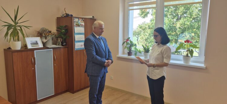 Uroczyste wręczenie aktu nadania stopnia awansu zawodowego nauczyciela.