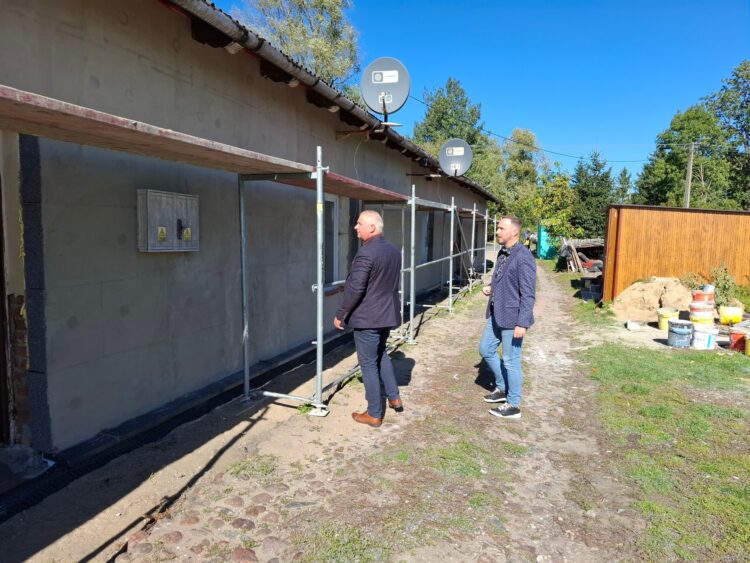 Dziś odbyła się kolejna wizytacja placu budowy w związku z realizacją prac związanych z termomodernizacją budynków mieszkalnych