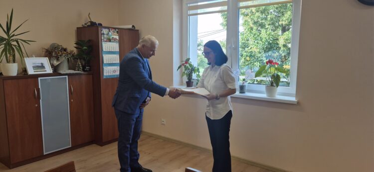 Uroczyste wręczenie aktu nadania stopnia awansu zawodowego nauczyciela.