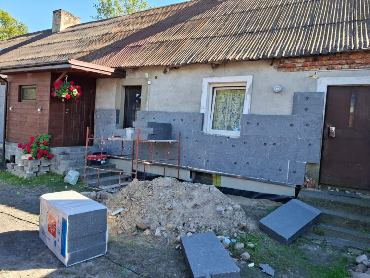 Dziś odbyła się kolejna wizytacja placu budowy w związku z realizacją prac związanych z termomodernizacją budynków mieszkalnych
