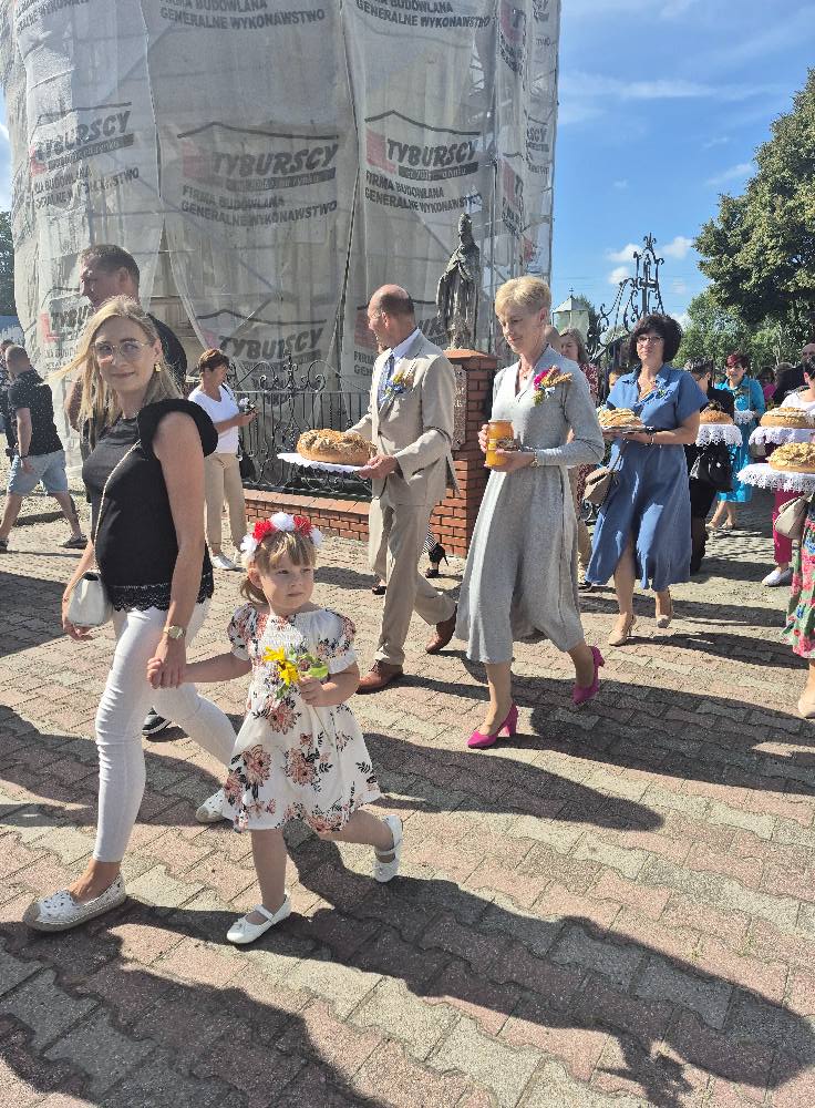 Dożynki Gminno- Parafilne 2025 Piękna ceremonia, tłumy mieszkańców i gości… chcemy podzielić się z Wami wspaniałym wspomnieniem z tego dnia!