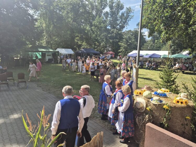 Dożynki Gminno- Parafilne 2025 Piękna ceremonia, tłumy mieszkańców i gości… chcemy podzielić się z Wami wspaniałym wspomnieniem z tego dnia!