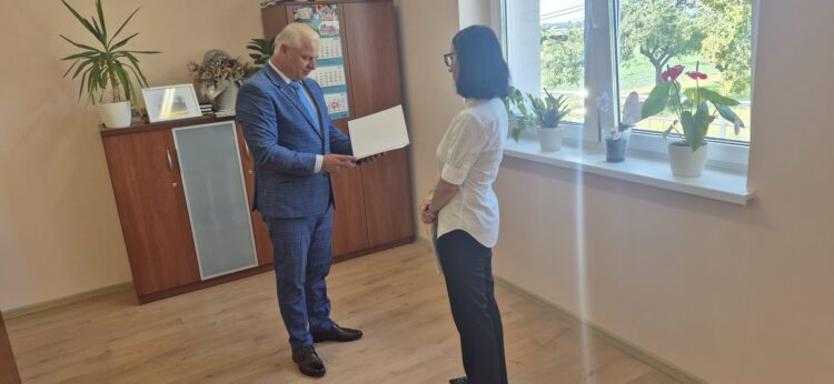 Uroczyste wręczenie aktu nadania stopnia awansu zawodowego nauczyciela.