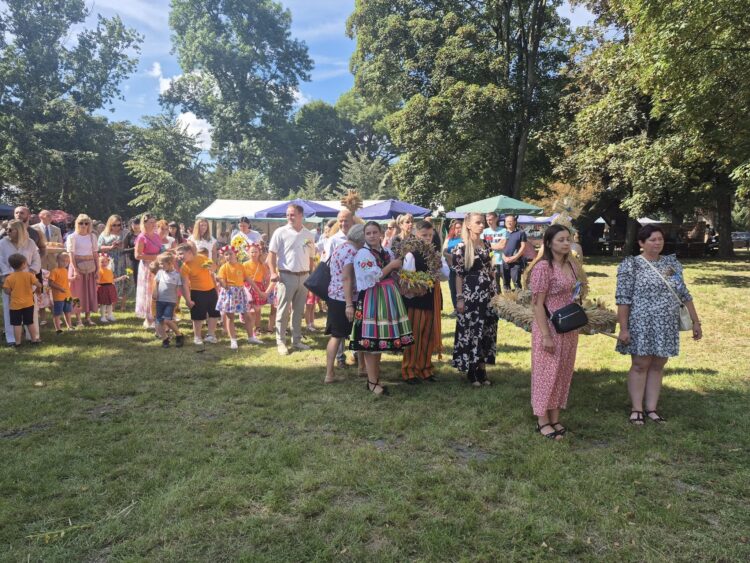Dożynki Gminno- Parafilne 2025 Piękna ceremonia, tłumy mieszkańców i gości… chcemy podzielić się z Wami wspaniałym wspomnieniem z tego dnia!
