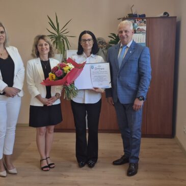 Uroczyste wręczenie aktu nadania stopnia awansu zawodowego nauczyciela.
