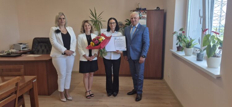 Uroczyste wręczenie aktu nadania stopnia awansu zawodowego nauczyciela.