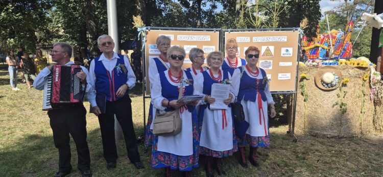 Dożynki Gminno- Parafilne 2025 Piękna ceremonia, tłumy mieszkańców i gości… chcemy podzielić się z Wami wspaniałym wspomnieniem z tego dnia!