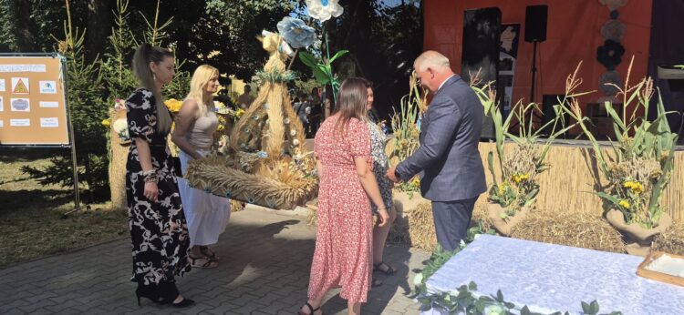 Dożynki Gminno- Parafilne 2025 Piękna ceremonia, tłumy mieszkańców i gości… chcemy podzielić się z Wami wspaniałym wspomnieniem z tego dnia!