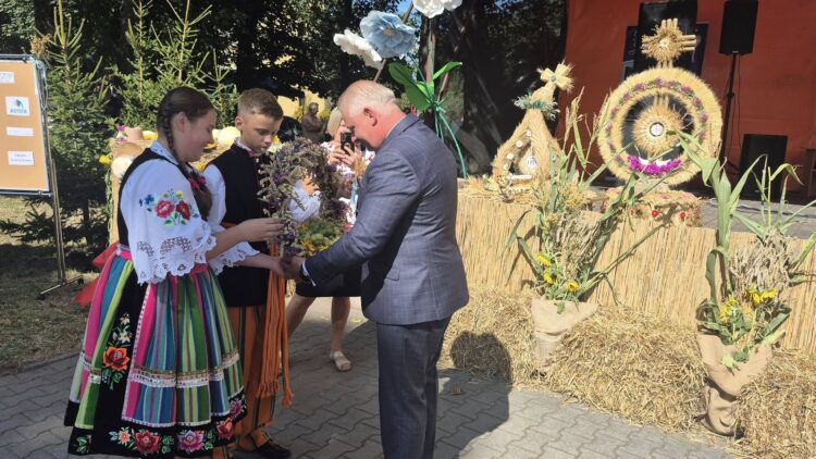 Dożynki Gminno- Parafilne 2025 Piękna ceremonia, tłumy mieszkańców i gości… chcemy podzielić się z Wami wspaniałym wspomnieniem z tego dnia!