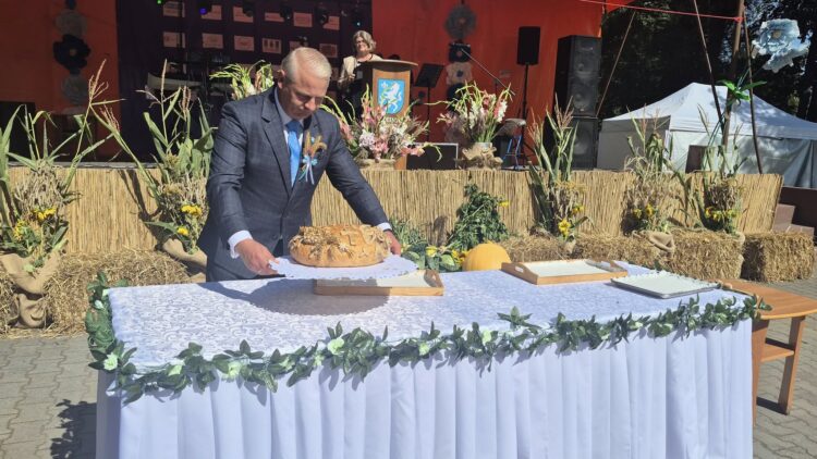 Dożynki Gminno- Parafilne 2025 Piękna ceremonia, tłumy mieszkańców i gości… chcemy podzielić się z Wami wspaniałym wspomnieniem z tego dnia!