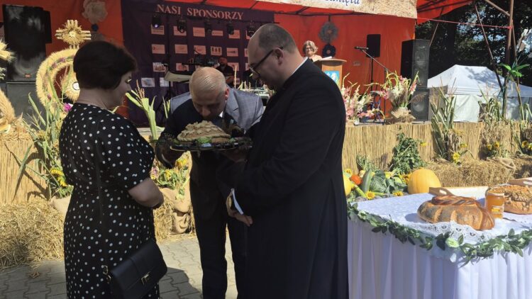 Dożynki Gminno- Parafilne 2025 Piękna ceremonia, tłumy mieszkańców i gości… chcemy podzielić się z Wami wspaniałym wspomnieniem z tego dnia!