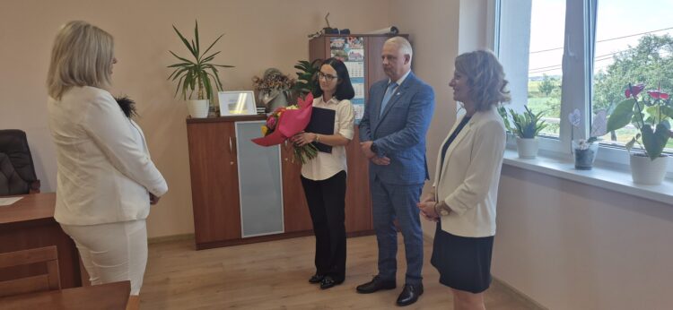 Uroczyste wręczenie aktu nadania stopnia awansu zawodowego nauczyciela.