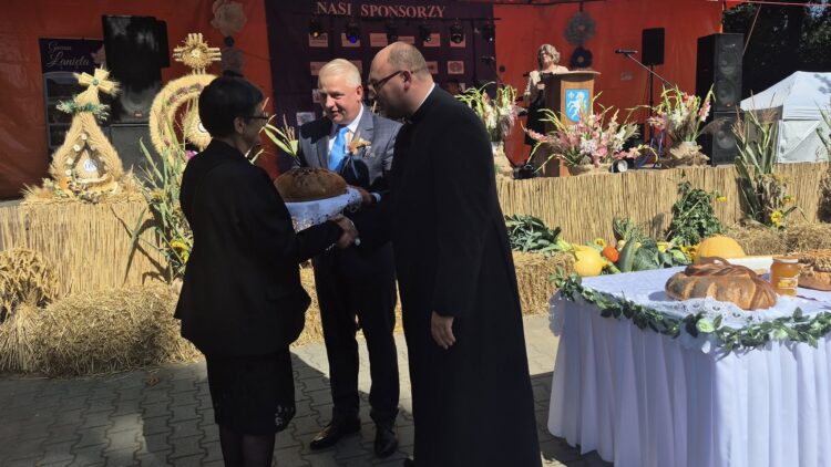 Dożynki Gminno- Parafilne 2025 Piękna ceremonia, tłumy mieszkańców i gości… chcemy podzielić się z Wami wspaniałym wspomnieniem z tego dnia!