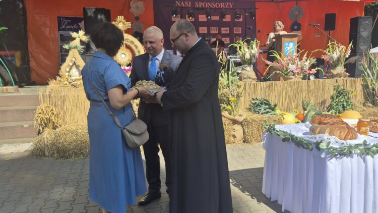 Dożynki Gminno- Parafilne 2025 Piękna ceremonia, tłumy mieszkańców i gości… chcemy podzielić się z Wami wspaniałym wspomnieniem z tego dnia!