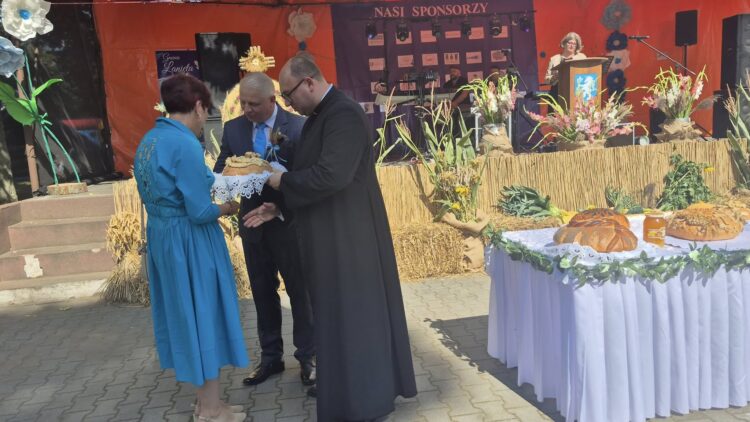 Dożynki Gminno- Parafilne 2025 Piękna ceremonia, tłumy mieszkańców i gości… chcemy podzielić się z Wami wspaniałym wspomnieniem z tego dnia!