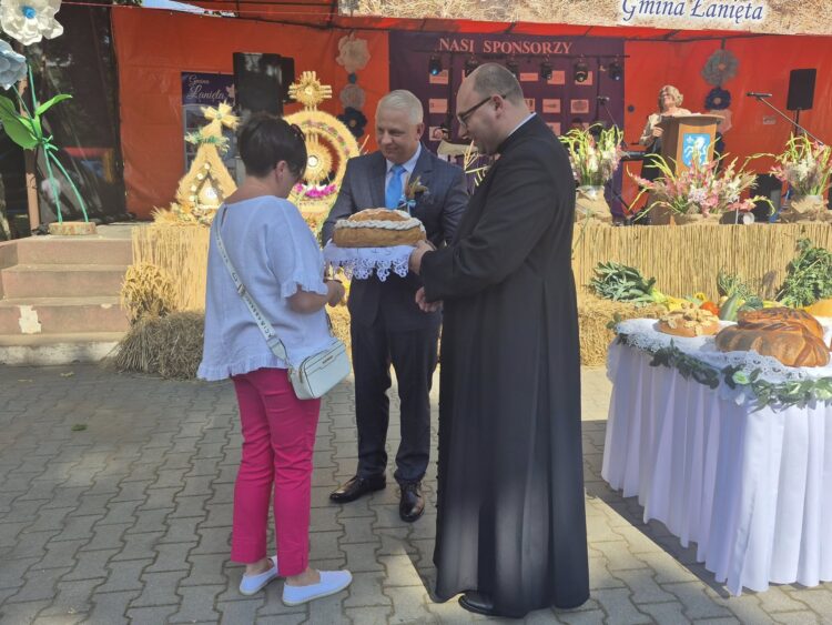 Dożynki Gminno- Parafilne 2025 Piękna ceremonia, tłumy mieszkańców i gości… chcemy podzielić się z Wami wspaniałym wspomnieniem z tego dnia!