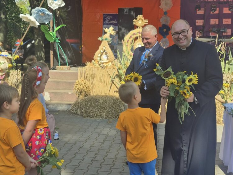Dożynki Gminno- Parafilne 2025 Piękna ceremonia, tłumy mieszkańców i gości… chcemy podzielić się z Wami wspaniałym wspomnieniem z tego dnia!